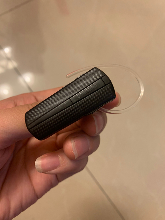 个人闲置，两个挂耳式蓝牙耳机，三星HM12...