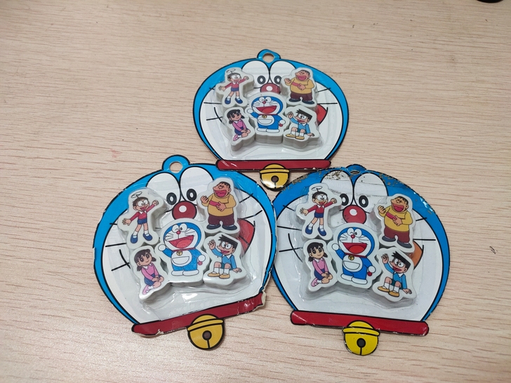 正版哆啦A梦橡皮5块