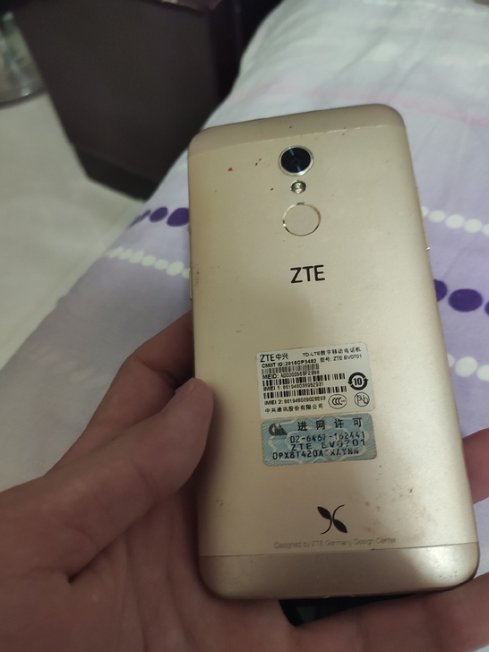 中兴手机，橙色不错，备用机，需要来，给电就用