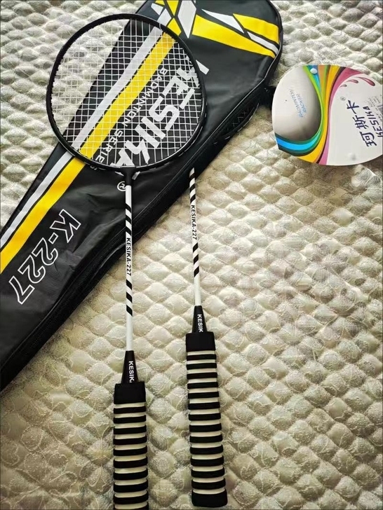 【全新闲置转让】羽毛球拍，碳素铝合金材质比...