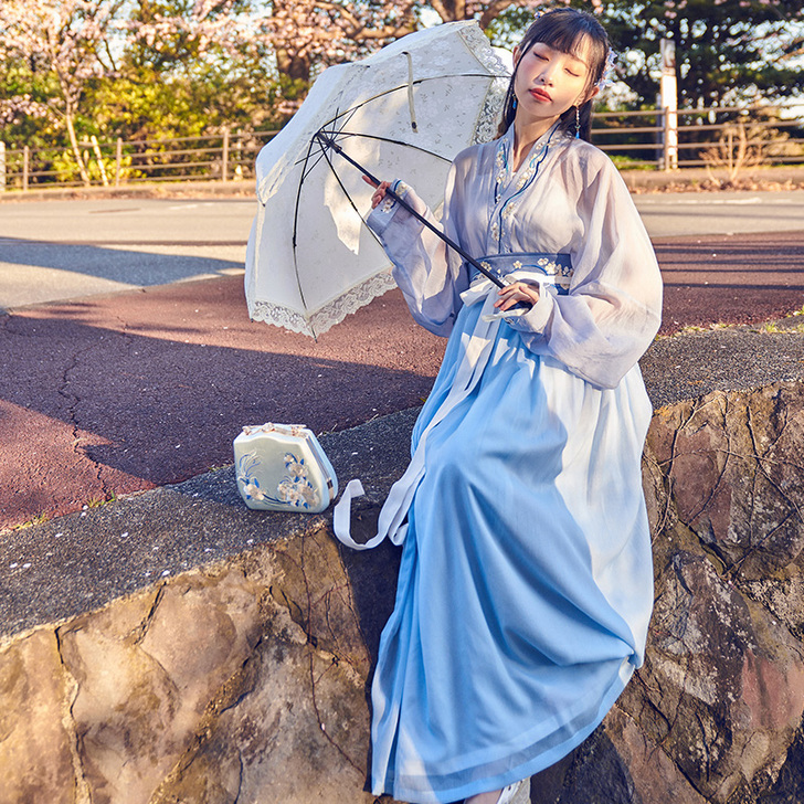 十三余 汉服野芳幽香