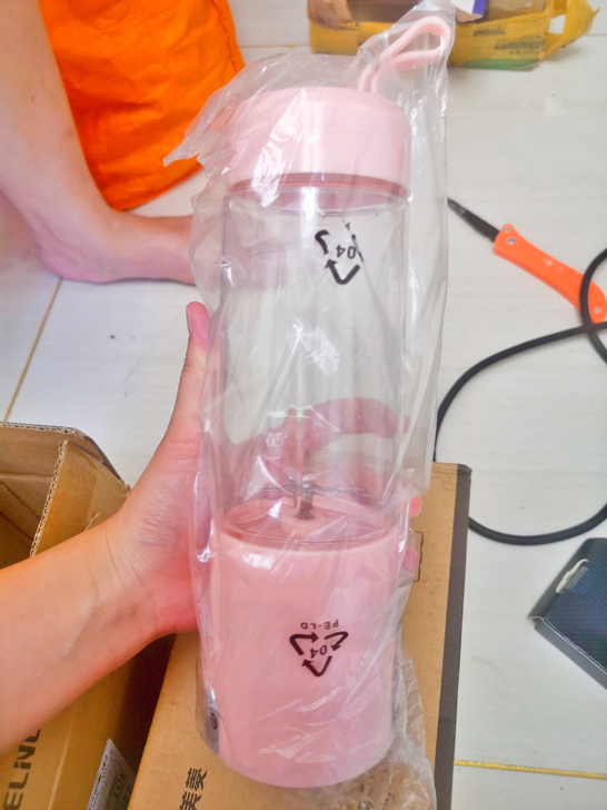 美菱便携榨汁机全新,没拆封,13.99元不...
