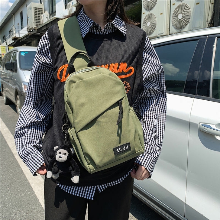 斜挎包潮牌男士百搭休闲胸包超火简约潮流小挎...
