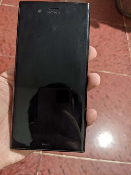 出港版索尼xz1黑色，橙色95新把，耳机孔...