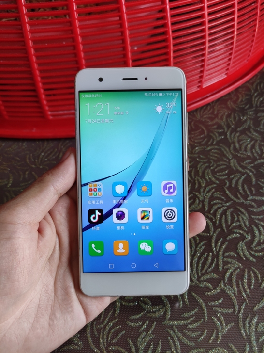 华为nova，金色4+64G，无拆修无进水...