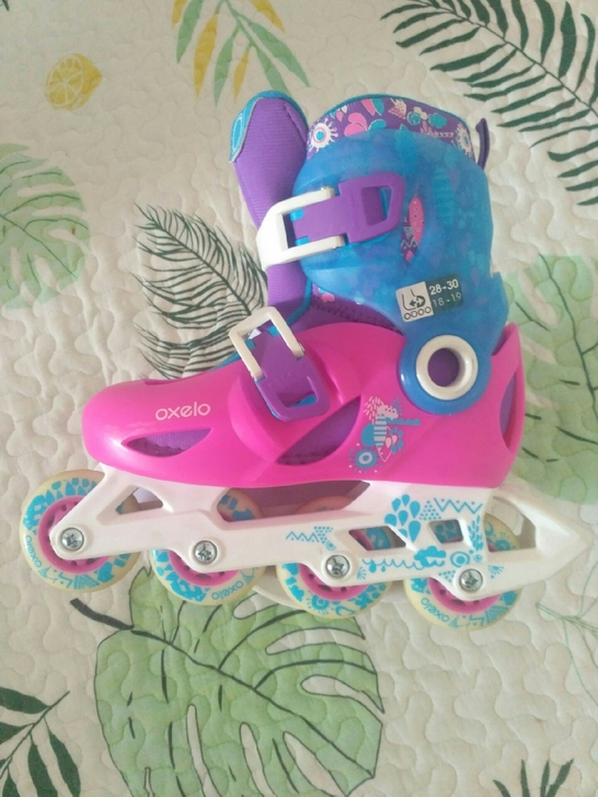 迪卡侬Oxelo儿童轮滑鞋全套，小区楼下总...