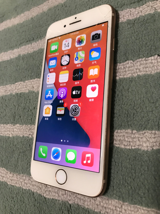 iphone8 国航64g 除了屏幕外屏裂...