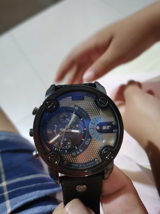手表几乎全新就是少了一个小装饰拍给有需要的...
