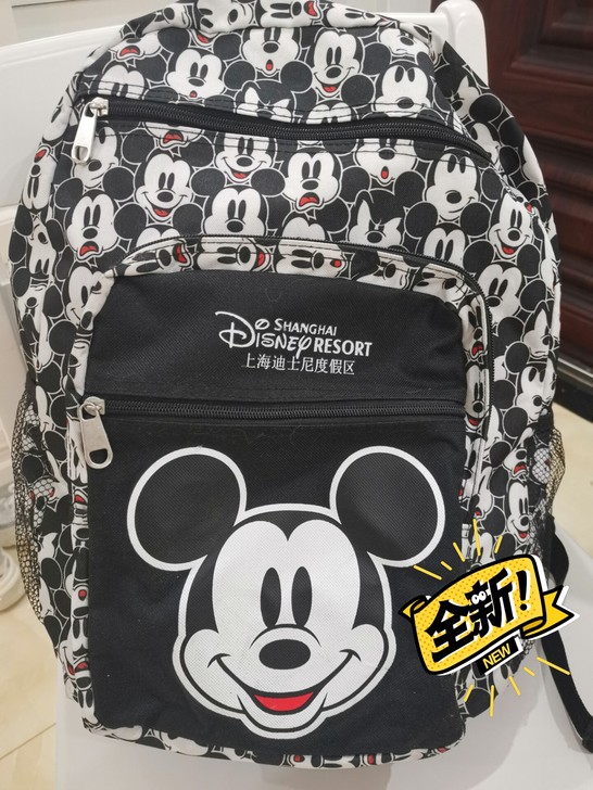 上海迪士尼入手的书包,回来以后没有背过,吊...