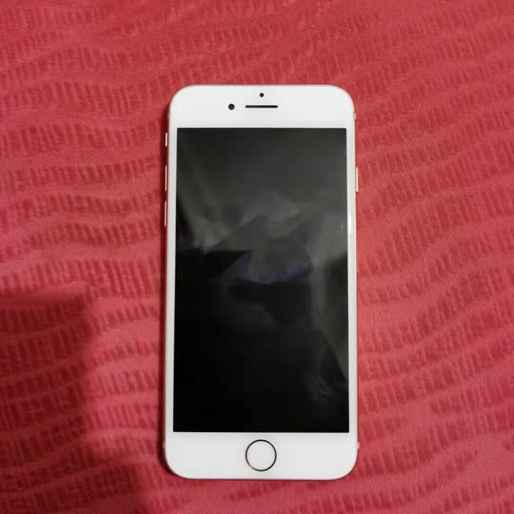 iPhone8 64G 金色  实体店入手...