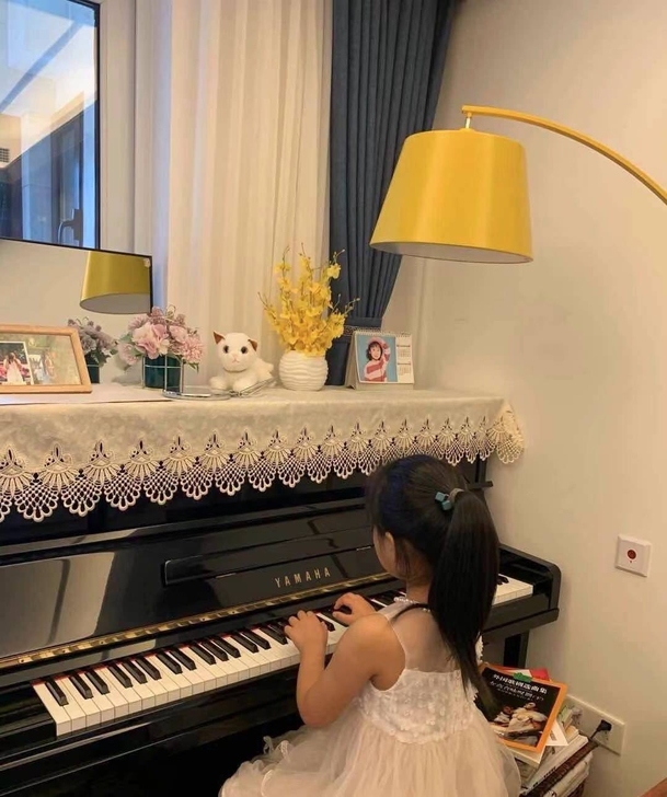 小朋友不学琴了，转让闲置家用雅马哈立式钢琴...