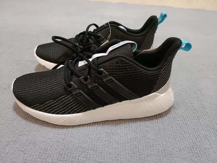 Adidas女款舒适透气跑步鞋  轻便舒适...