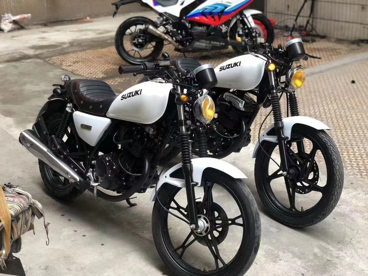 铃木太子改装复古摩托车 雅马哈路虎八代15...