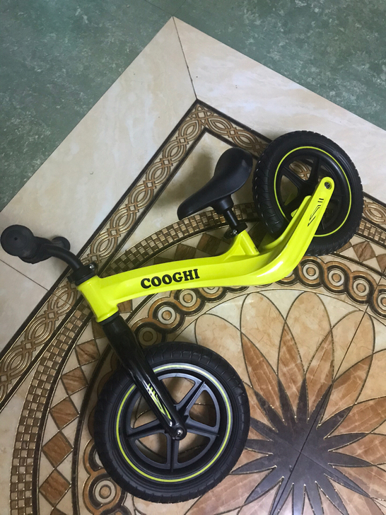 酷骑平衡车,外婆买的。我女儿太小了不会骑。...