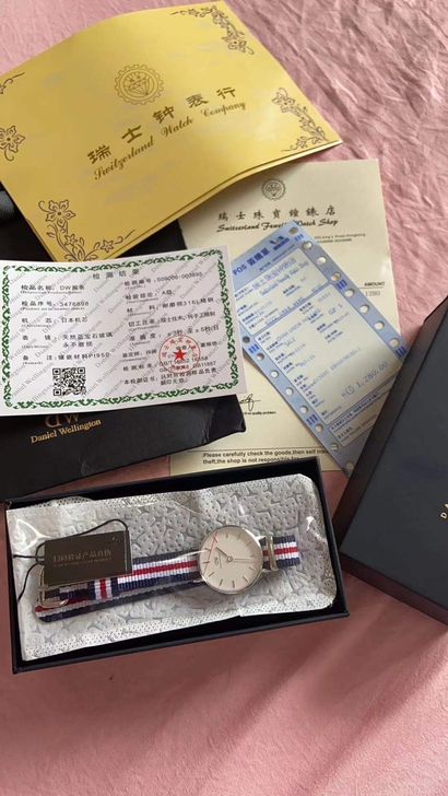 朋友送的DW手表女28mm流金表,银白色,...
