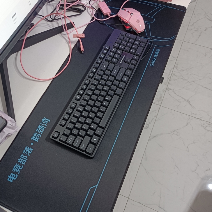临时买了用 今日刚拆黑色键盘+鼠标垫 三天...
