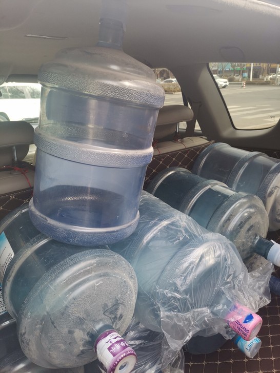 纯净水桶18L，还有9个