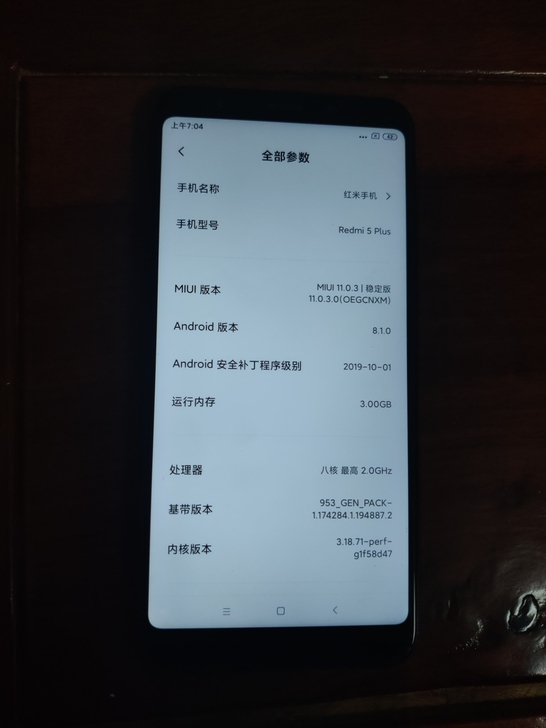 红米5plus， 3+32，黑色，成色9....