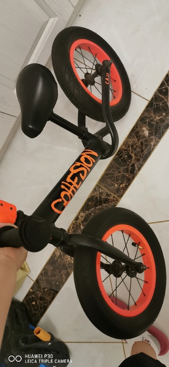 非常好的儿童平衡车,两岁半~六岁都可以使用。