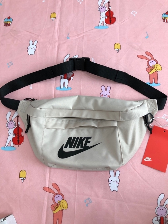 闲置转让王一博同款Nike耐克斜挎包单肩包...