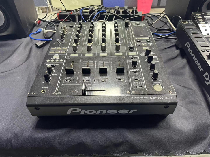 出djm900nexus混音台 成色如图