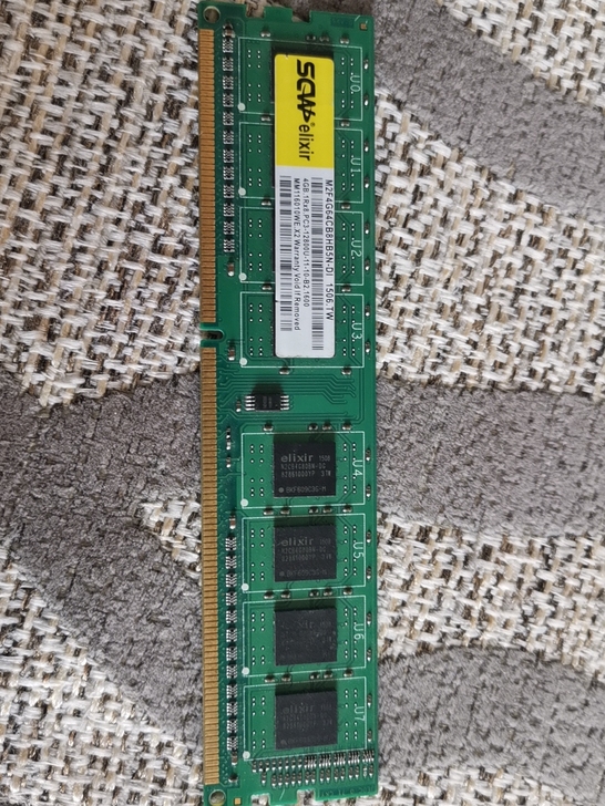 SCW牌4G  1600台式机内存一根，自...