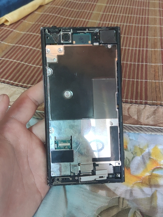 索尼xz1配件机,没有屏幕。手机充电突然黑...