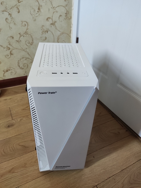闲置空机箱。侧透机箱。