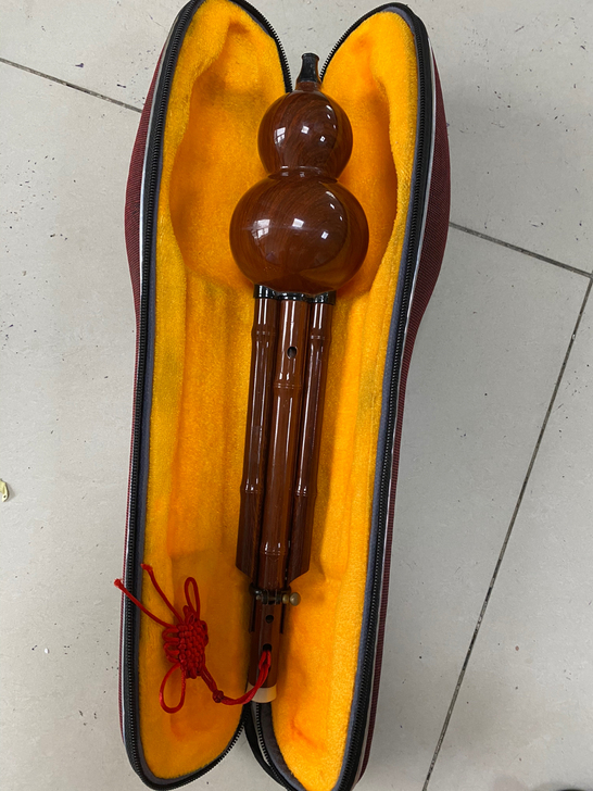 盛兴元葫芦丝,成色如图。