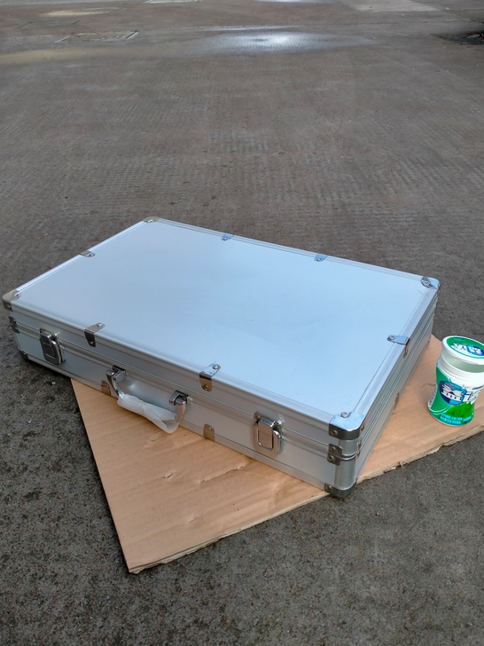 45包邮铝合金工具箱有海绵，几乎全新，质量...