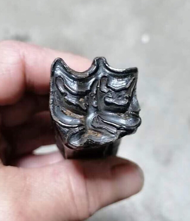 千年化石已玉化,皮壳黑漆包浆厚重。可把玩可...