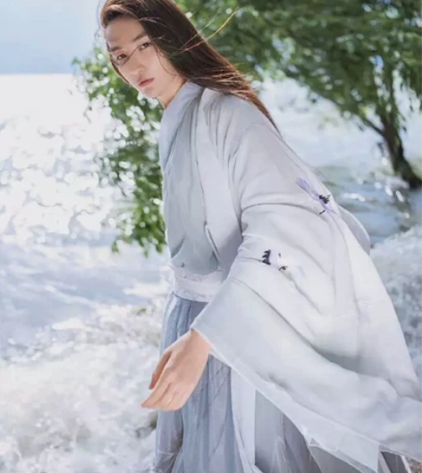 汉服店搬店清理一批正版汉服【XD价】包邮普...