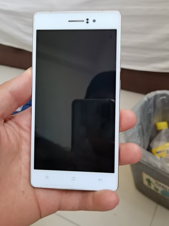 oppo  r8107 摄像头进灰尘了 其...
