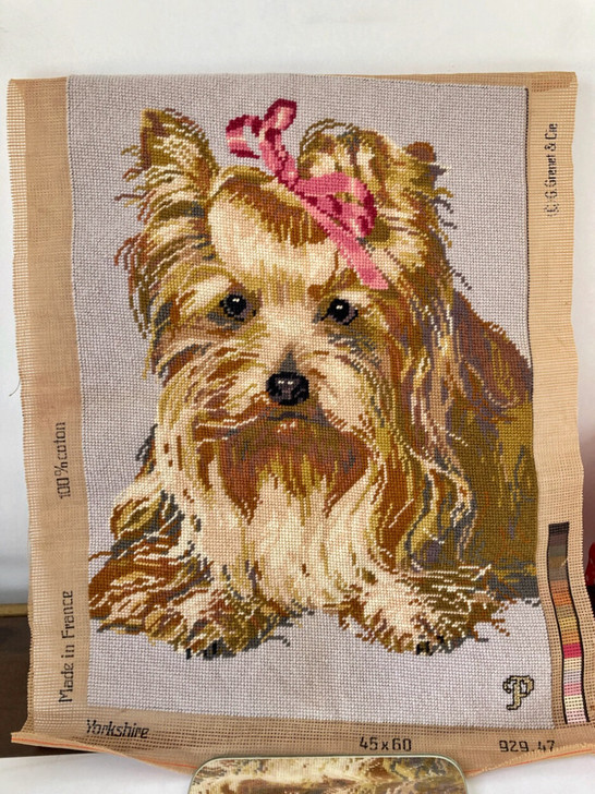 欧洲古董纯手工绒刺绣画,爱犬