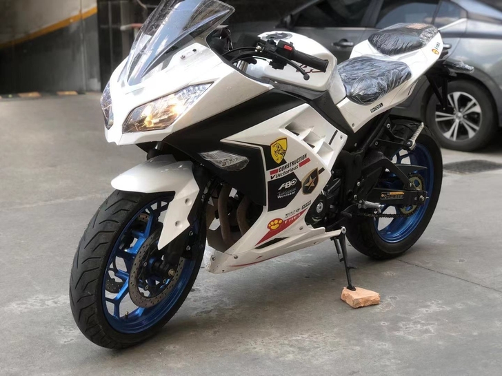 低价急售一台川崎款小忍者跑车，成色9.5新...