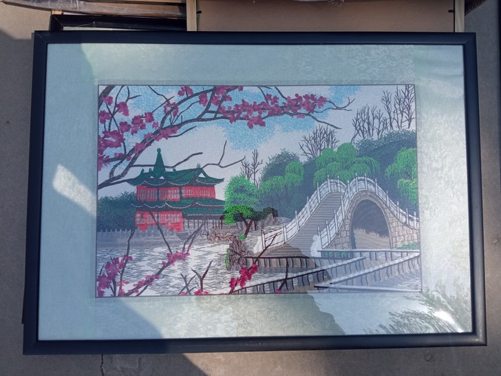 刺绣画。带框。15一副。一折出售。腾地方。...