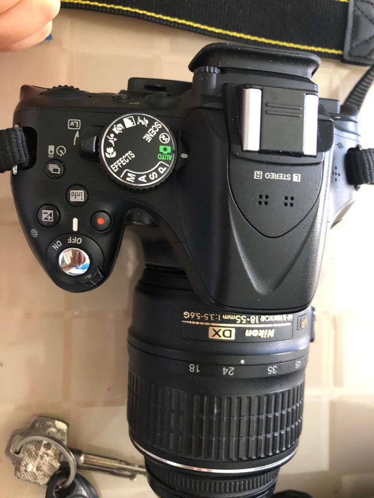 尼康D5200 几乎全新，出去玩的时候用过...