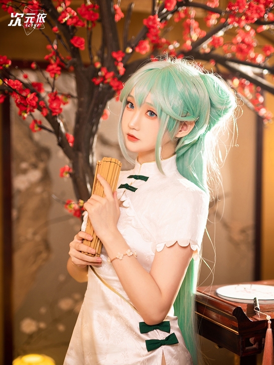 出初音韶华旗袍