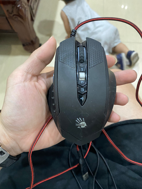 双飞燕宏鼠标，吃鸡鼠标压枪！