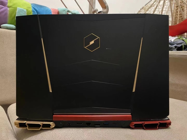 机械革命z1限量定制款 七代i7 1060...