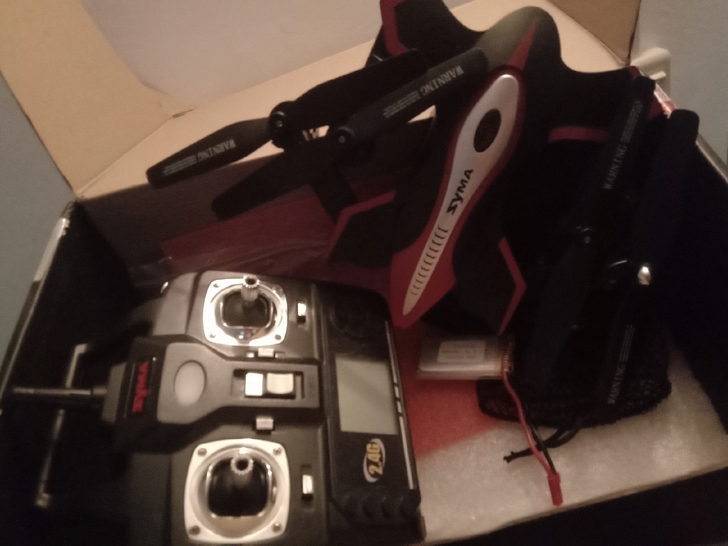 司马无人机,亲戚送的,孩子不会玩,有电池和...