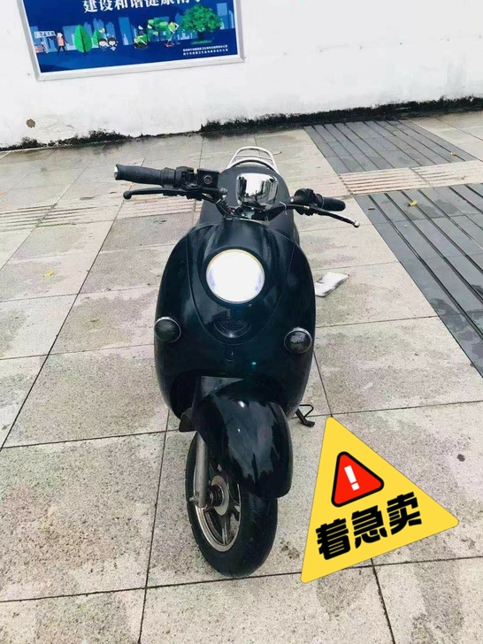 毕业了出台自用爱玛电动车 60v的 18年...