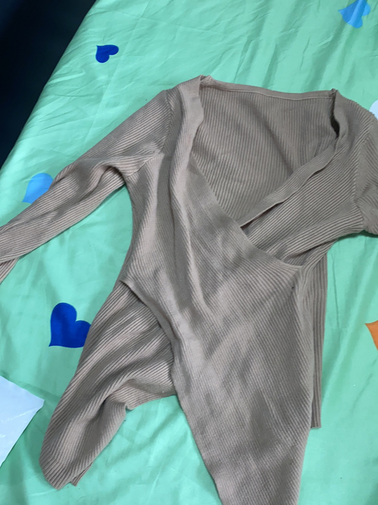 S码 尖领针织衫