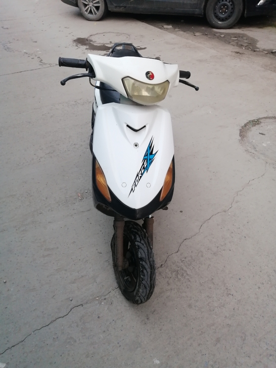 雄县踏板摩托车，电启动都好用，有买的联系我