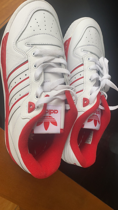 阿迪运动鞋42码  全新假鞋赔万