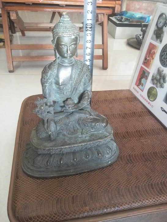 下乡刚收到一尊铜佛像，包浆浑厚，器型规整端...
