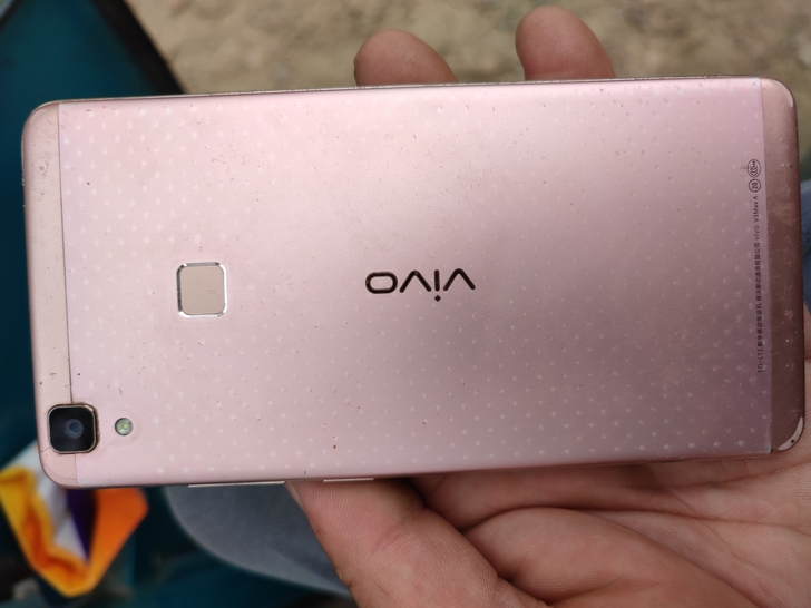 vivo v3,100块钱便便宜处理,有...