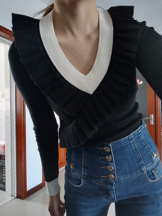 A牌针织衫大爱心领口，专柜正品M码，显锁骨...