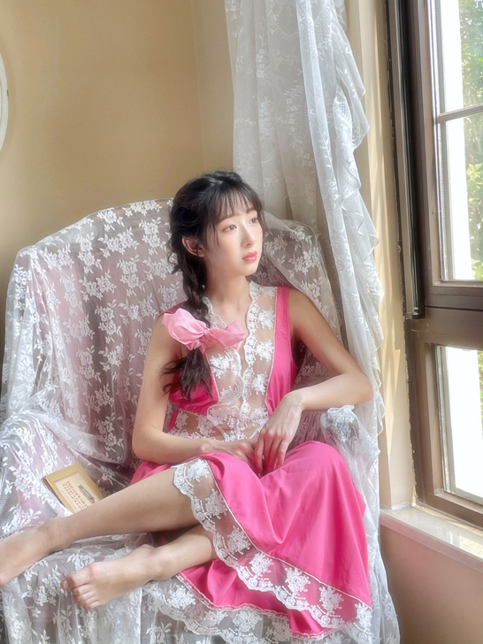 【出租】不造自制温柔蕾丝水粉色性感大v领连...