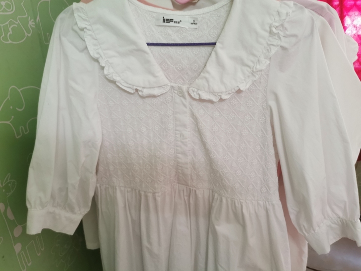 爱依服白色小裙子